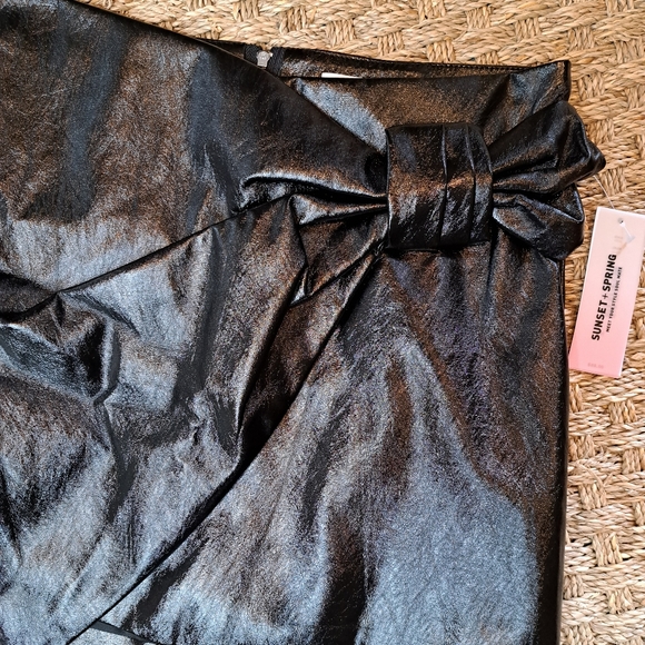 SUNSET & SPRING PATENT MINI SKIRT WITH DRAMATIC BOW, BLACK M - Picture 5 of 13
